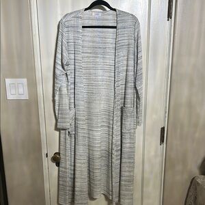 LuLaRoe Gray and White Long Sleeve Kimono